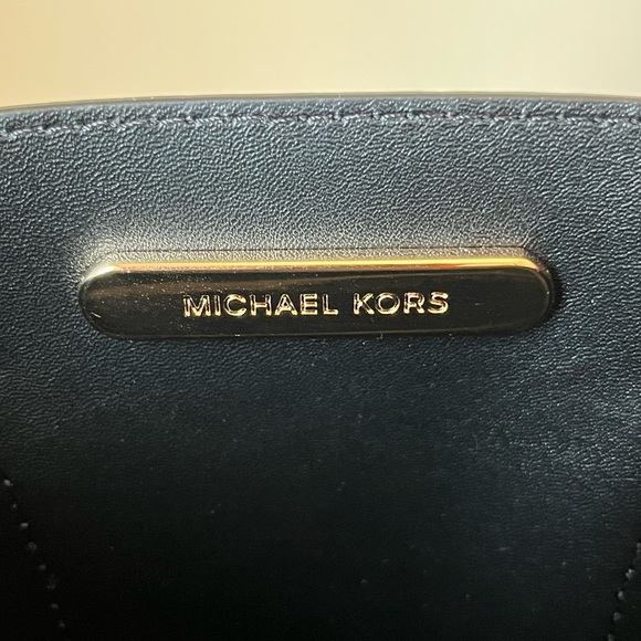 🌼Michael Kors Purse - Picture 10 of 13